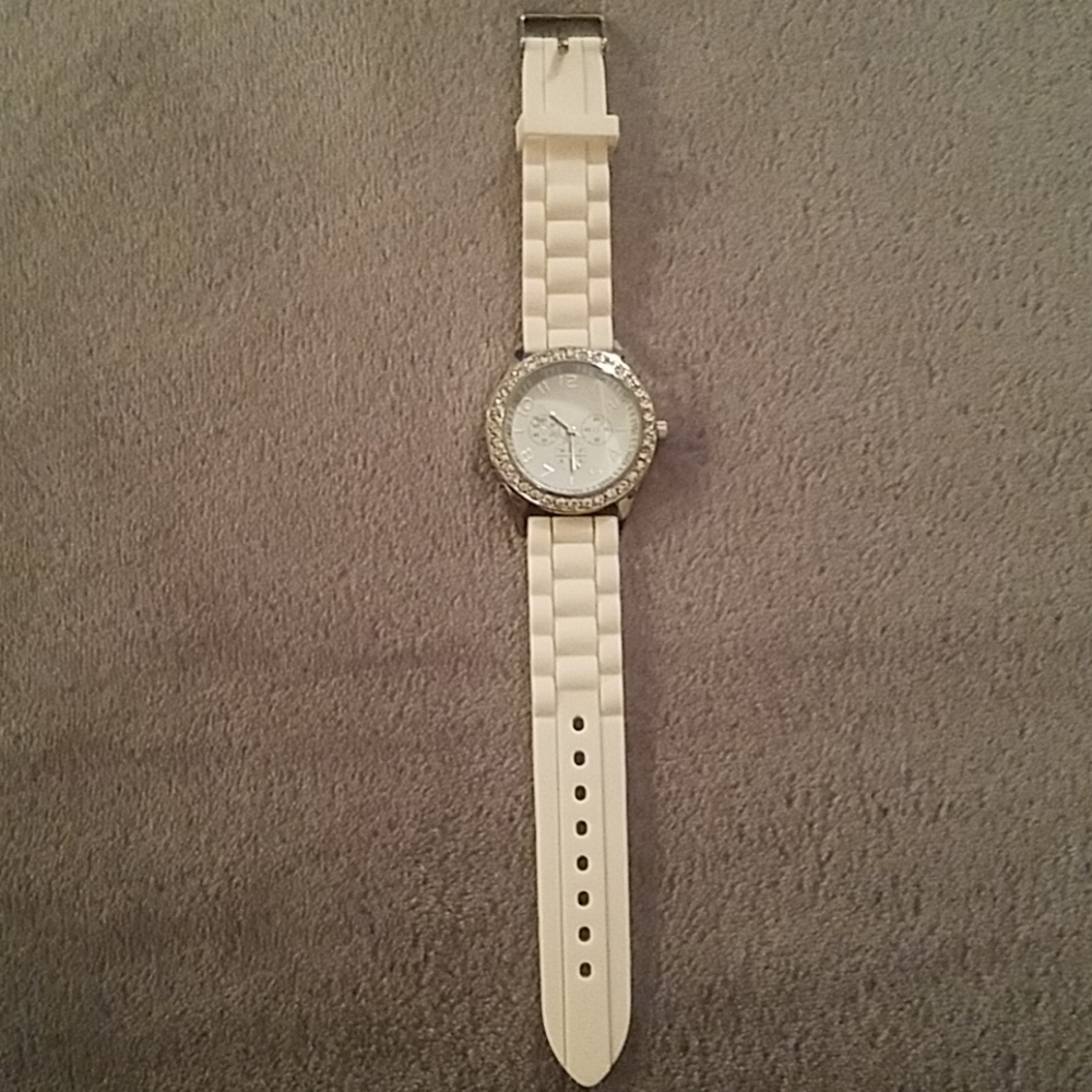 Watch - Picture 2 of 3
